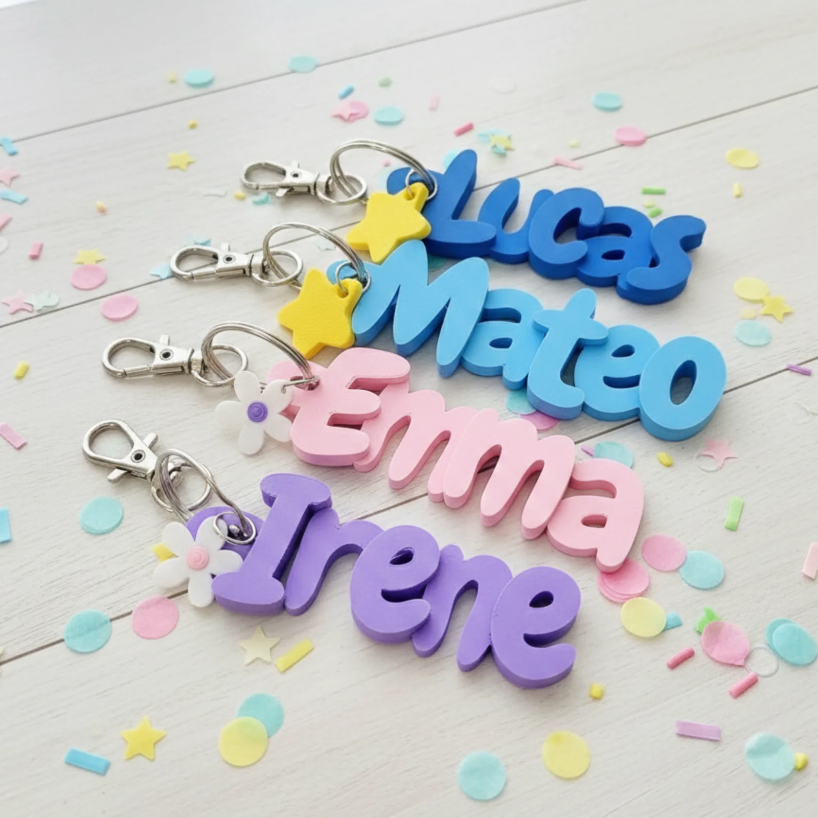Llavero personalizado nombre monocolor y charm