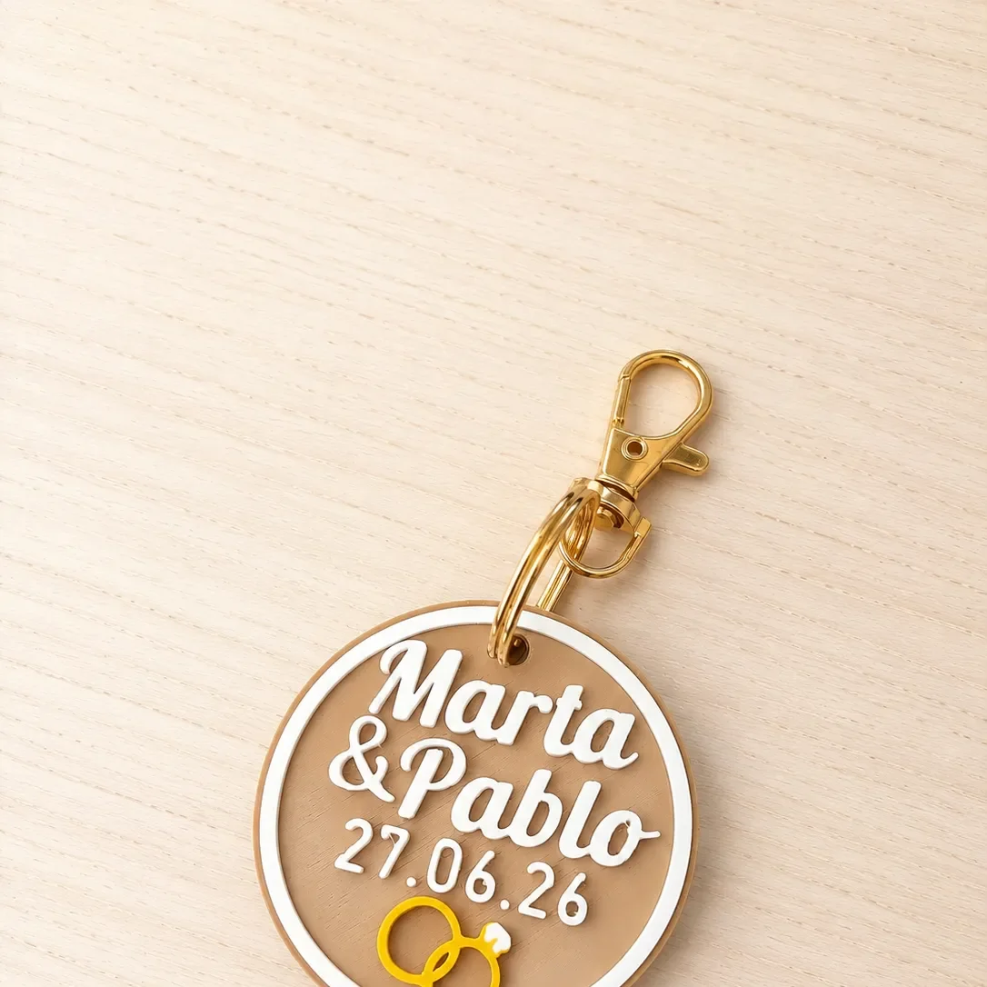 Detalle de boda con alianzas: llavero o imán — imagen 2